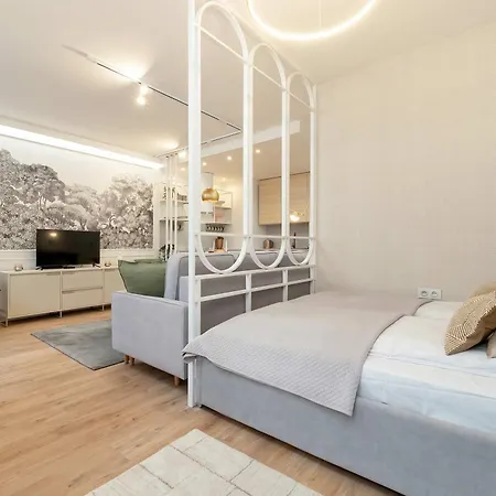 Bright Milionowa In Perfect For Remote Work By Renters Łódź