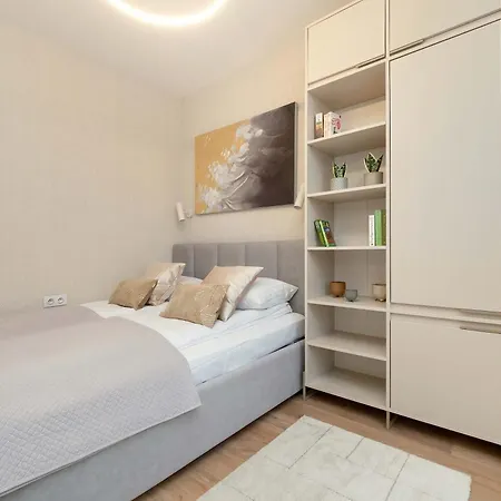 Bright Milionowa In Perfect For Remote Work By Renters Łódź