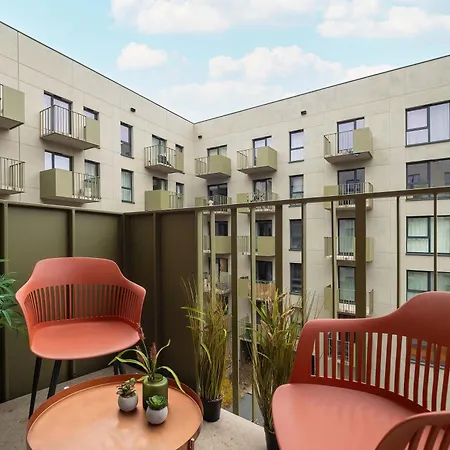 Bright Milionowa In Perfect For Remote Work By Renters Appartamento