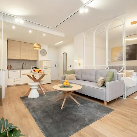 Apartment Bright Milionowa In Perfect For Remote Work By Renters Lodz (Lodz)