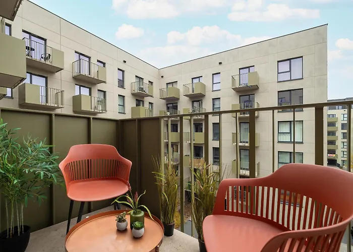 Bright Milionowa In Perfect For Remote Work By Renters Lägenhet